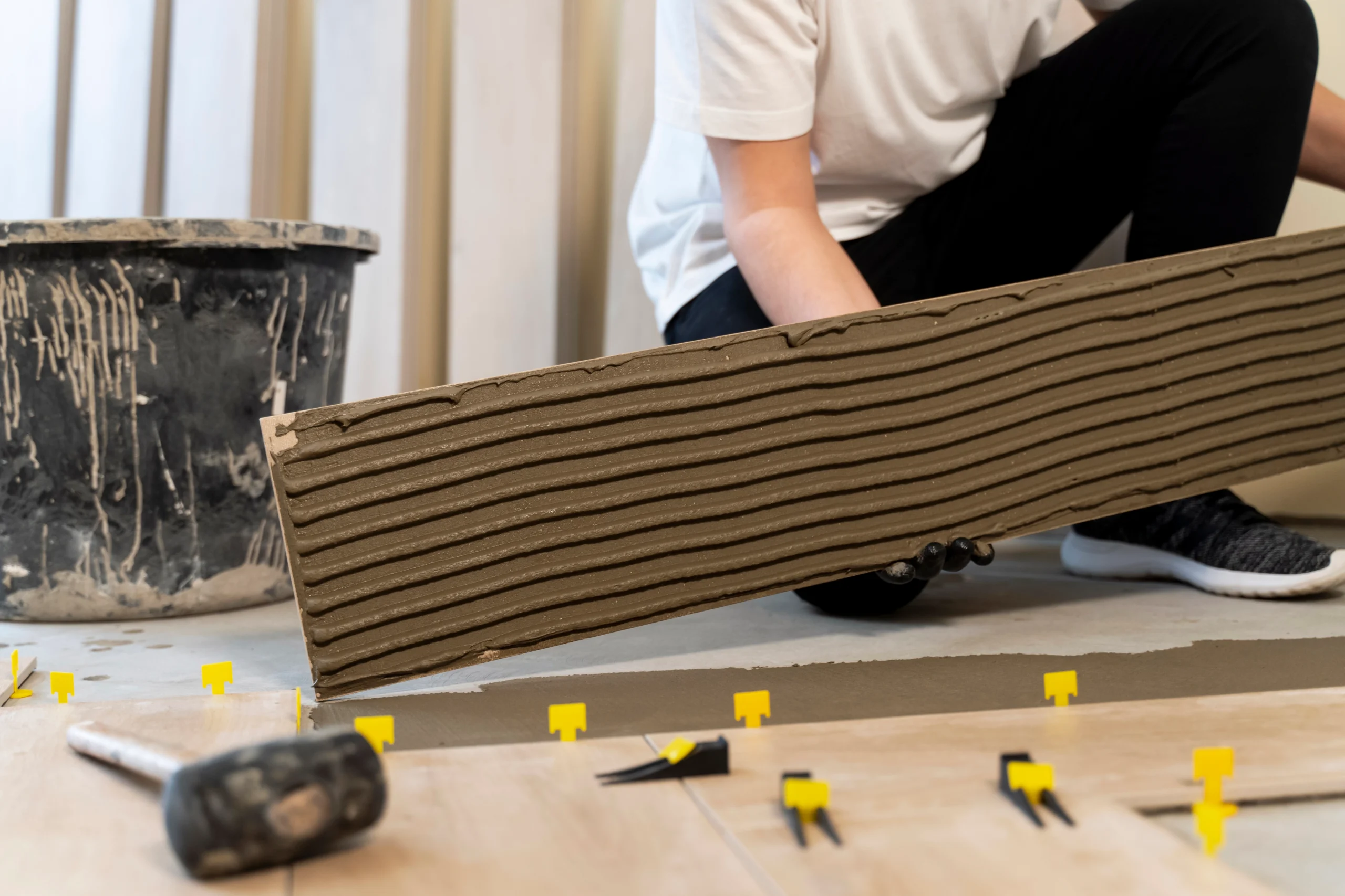 worker-tiling-floor-with-material